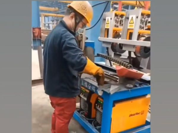 鋼結構檁托自動(dòng)焊